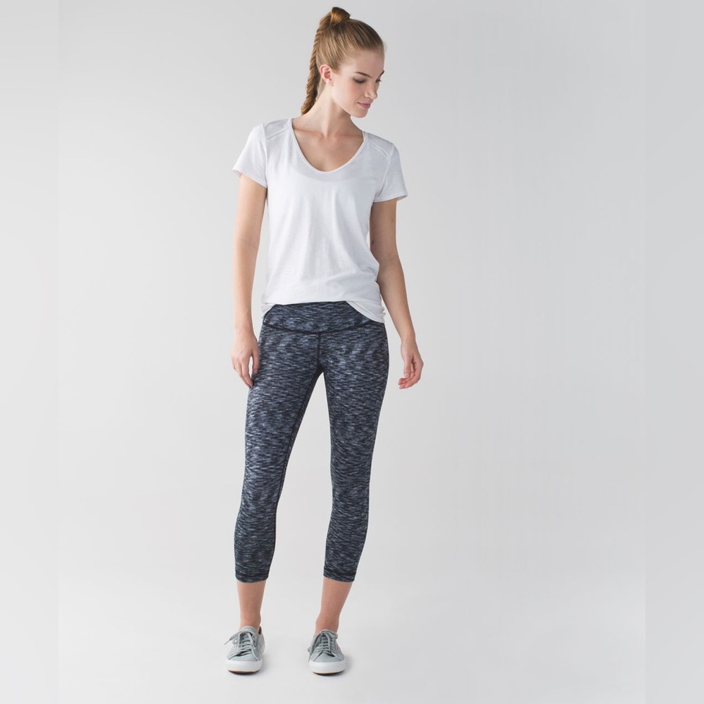 Lululemon Wunder Under Crop (Hi-Rise)
Dramatic Static White Black